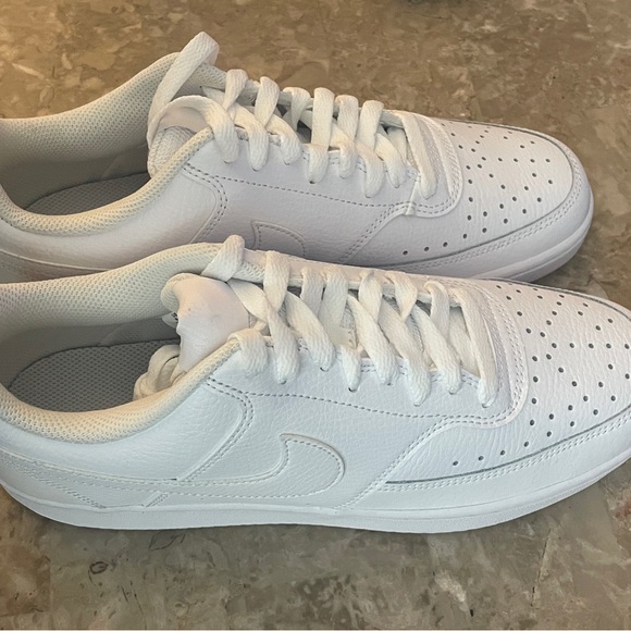 Nike Court Vision low 9.5  Men's White Sneakers NEW! - Picture 1 of 5